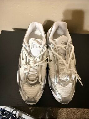 Nike Air Max Muse White & Silver Women's Athletic Sneakers. NWOT/BOX